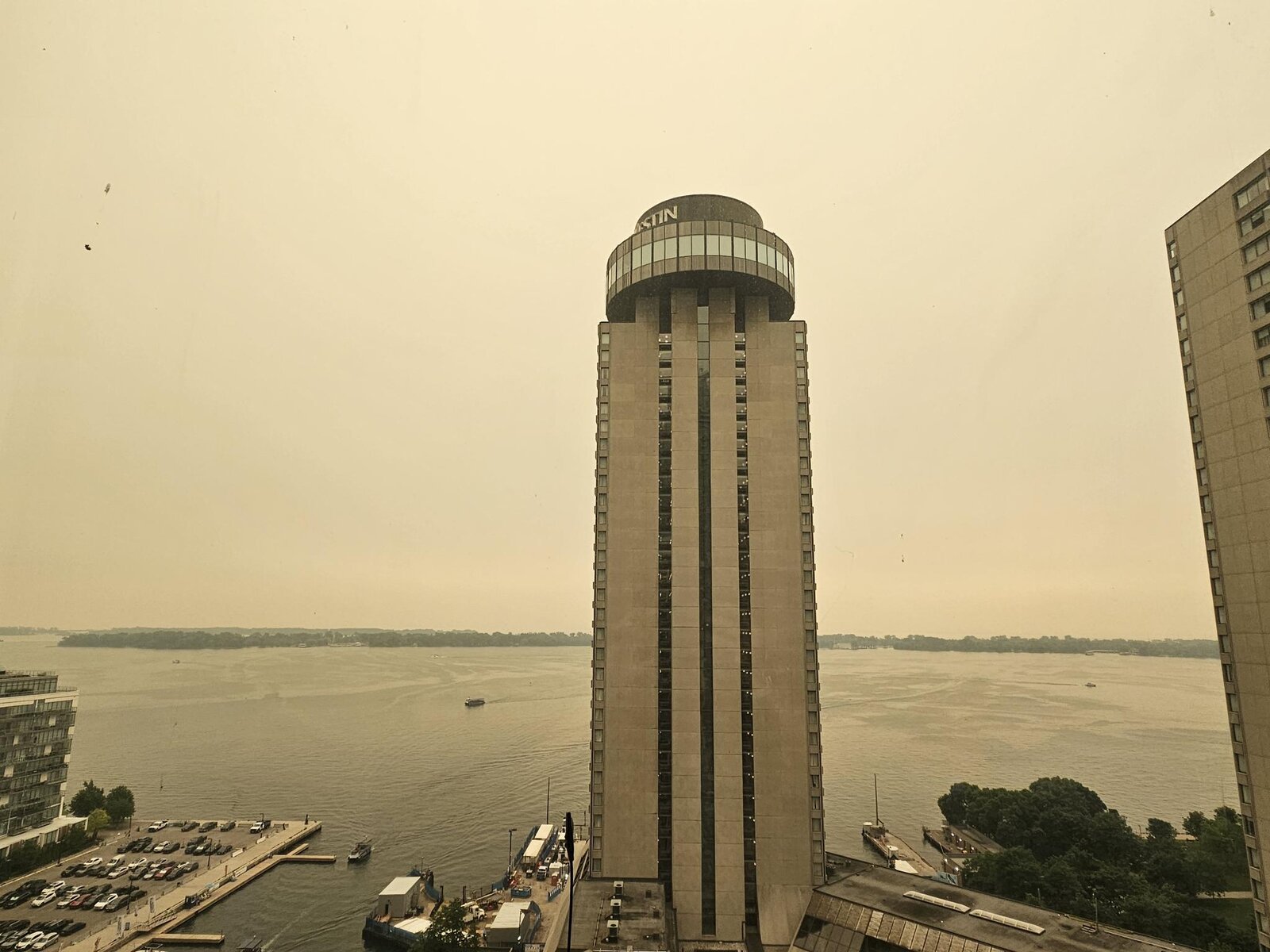 Apocalyptic smoke over Toronto